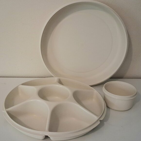 TUPPERWARE DIVIDED VEGETABLE RELISH CHIP & DIP SERVING TRAY VGUC - Picture 1 of 13